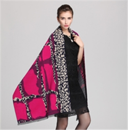 粉紅豹紋提花披肩