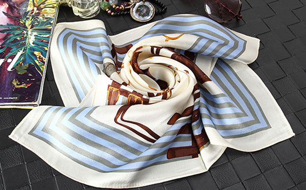 藍白色小絲巾 藍白色小絲巾