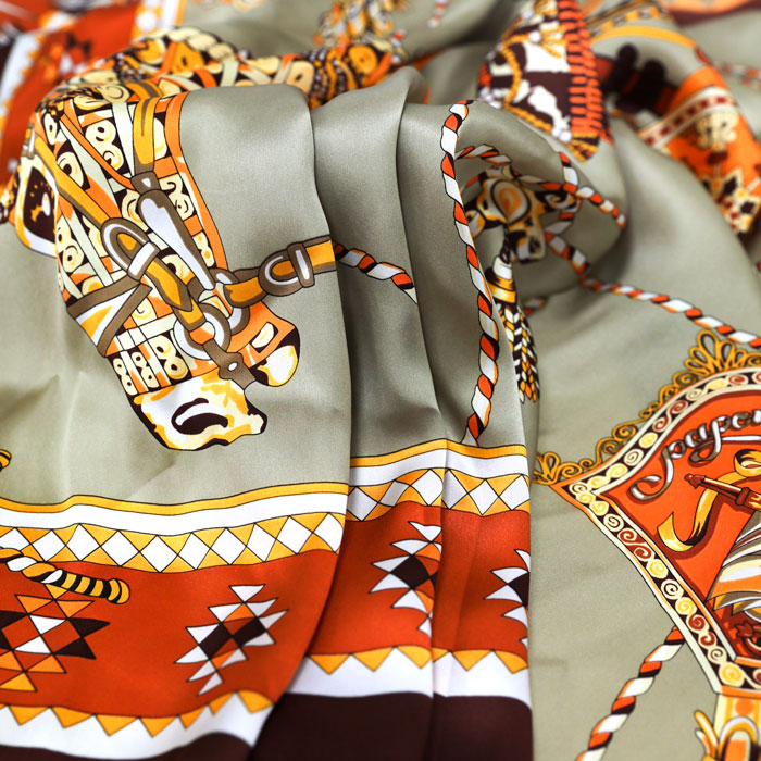 金裝車架絲巾細(xì)節(jié)圖 金裝車架絲巾細(xì)節(jié)圖