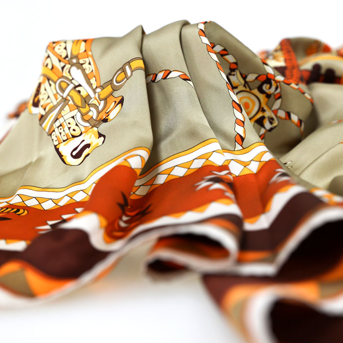 金裝車架絲巾細(xì)節(jié)圖 金裝車架絲巾細(xì)節(jié)圖