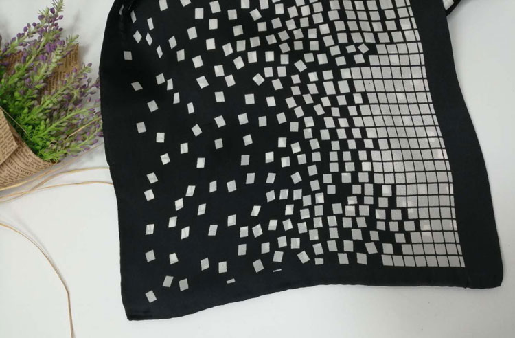 男士游戲方塊領(lǐng)巾細(xì)節(jié) 男士游戲方塊領(lǐng)巾細(xì)節(jié)