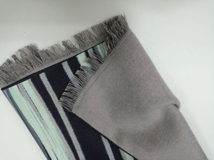 簡約線條男士圍巾細(xì)節(jié)圖 簡約線條男士圍巾細(xì)節(jié)圖