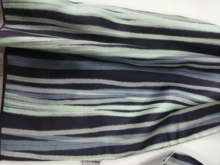 男士簡約線條圍巾細(xì)節(jié)圖 男士簡約線條圍巾細(xì)節(jié)圖