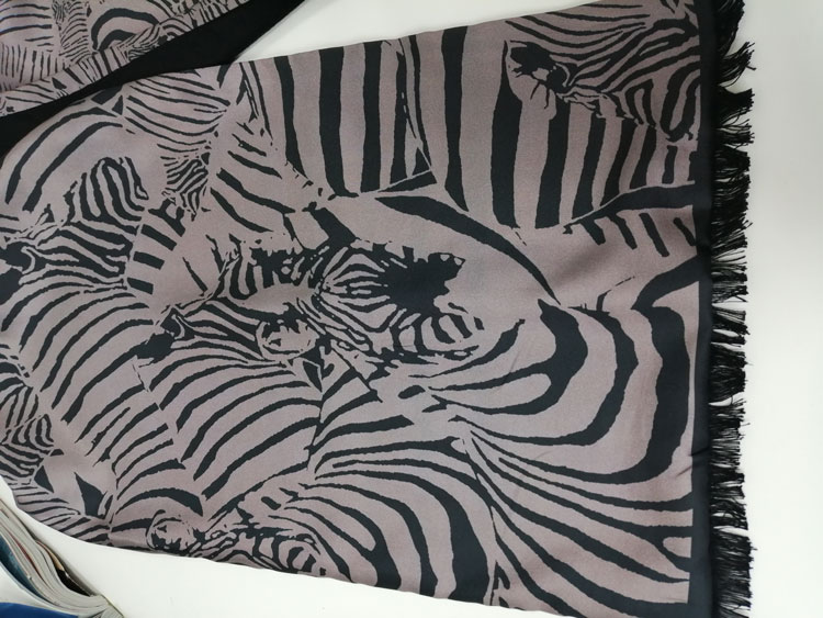 經典斑馬圍巾細節圖