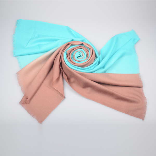 漸變色羊毛披肩 漸變色羊毛披肩